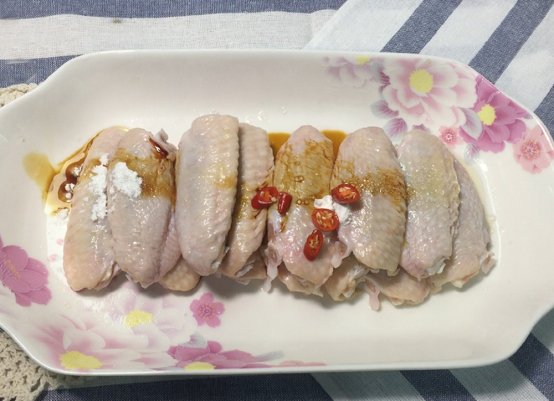 啤酒奇异果鸡翅步骤2