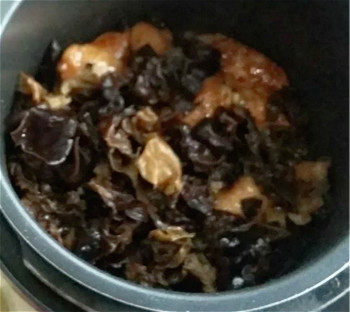 木耳焖鸡翅步骤7