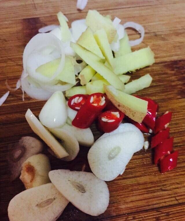 蒜苔土豆烧鸡翅步骤9