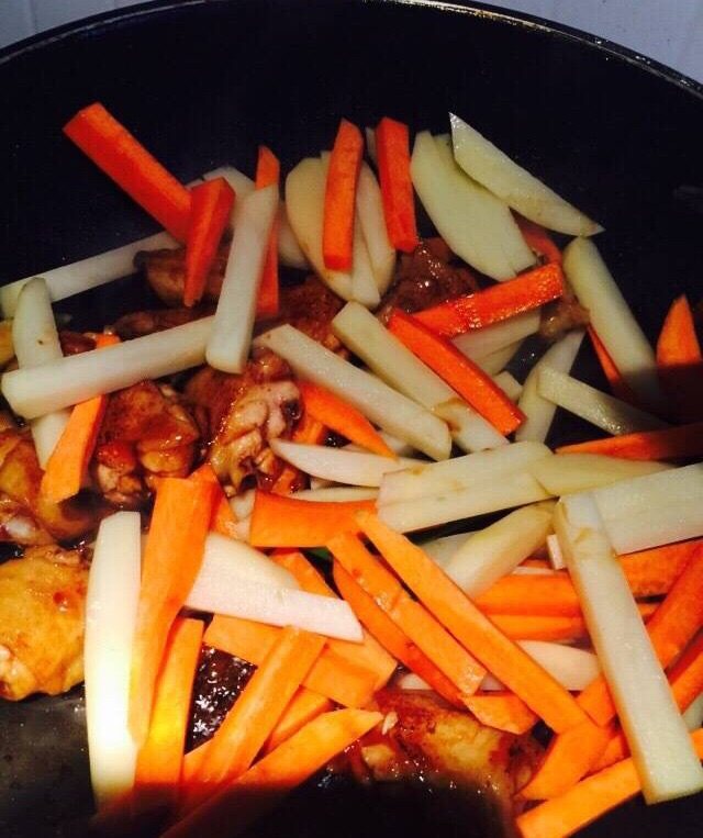 蒜苔土豆烧鸡翅步骤14