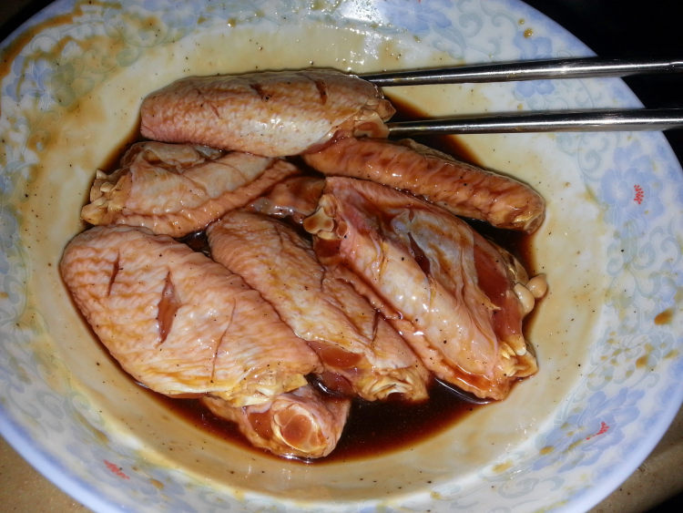 青红椒鸡翅步骤1