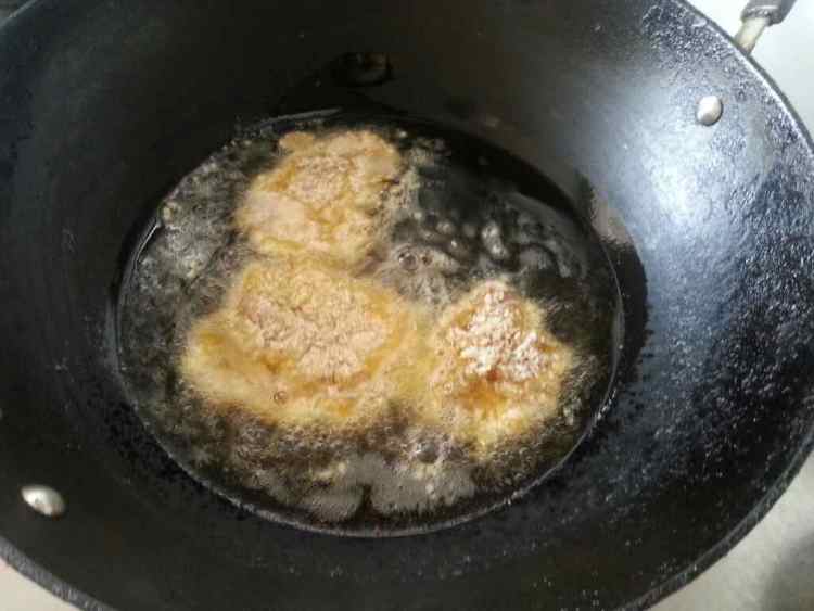 炸无骨鸡翅步骤8