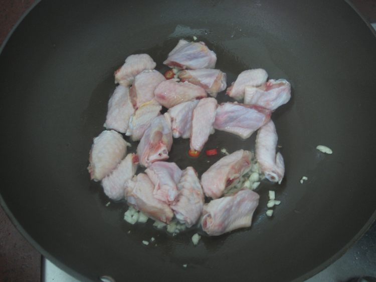 酸菜鸡翅步骤9