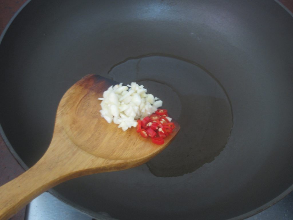酸菜鸡翅步骤8