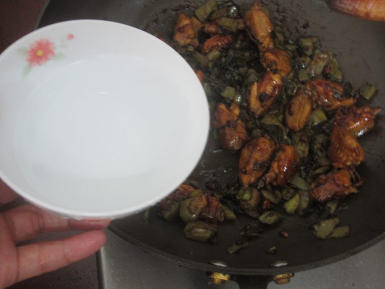 酸菜鸡翅步骤12
