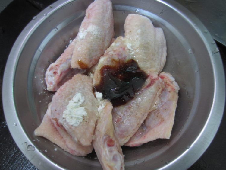 黄豆焖鸡翅步骤5