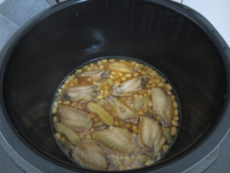 黄豆焖鸡翅步骤9