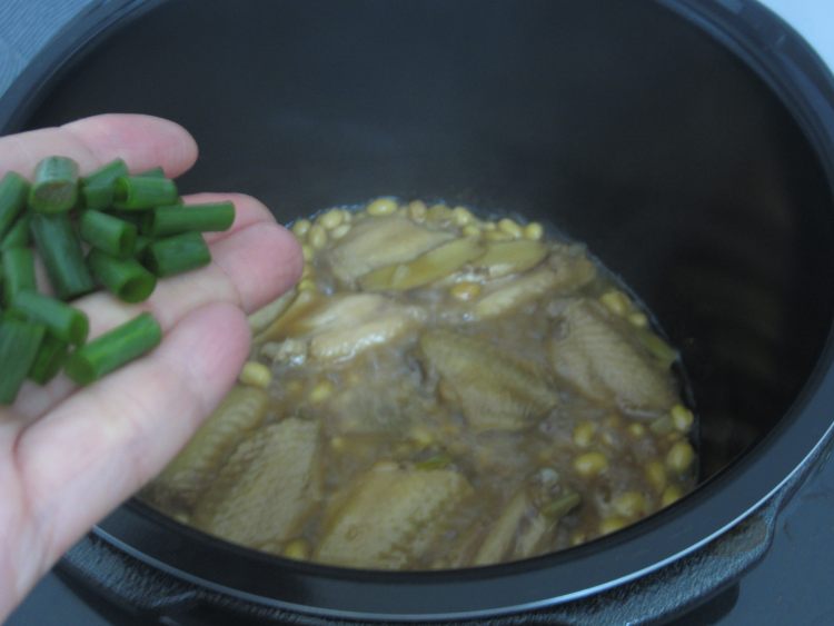 黄豆焖鸡翅步骤10