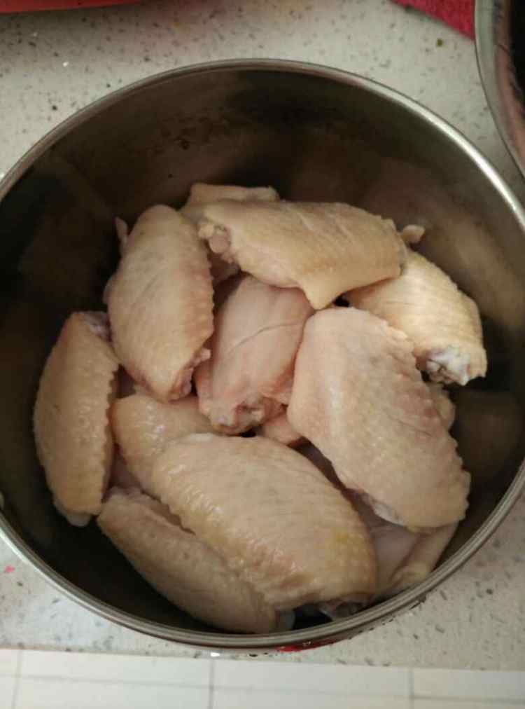 蒜茸鸡翅步骤1