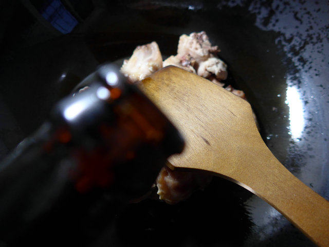 白菜煮鸡翅步骤2