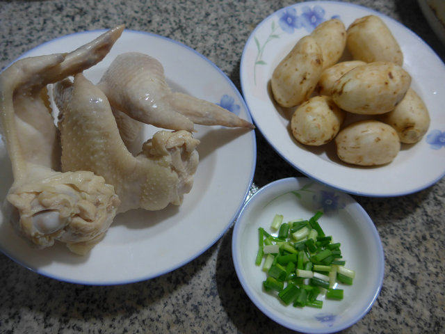 香芋煮鸡翅步骤1