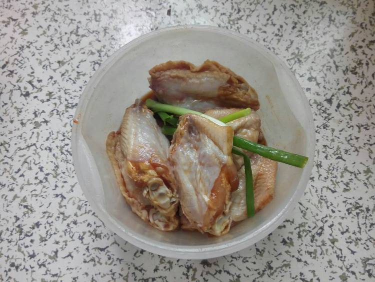 小米蒸鸡翅步骤2
