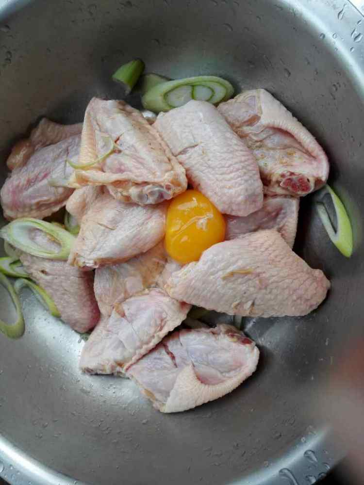 酥炸鸡翅步骤2