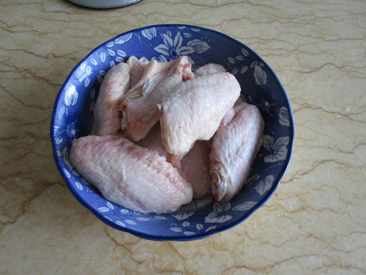 南乳蒸鸡翅步骤1