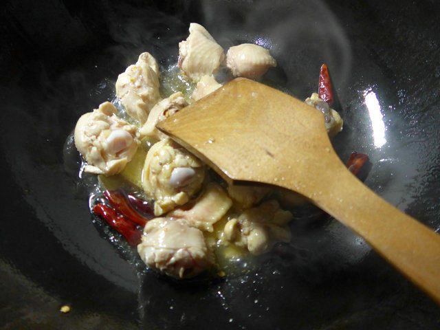 梅豆炒鸡翅步骤5