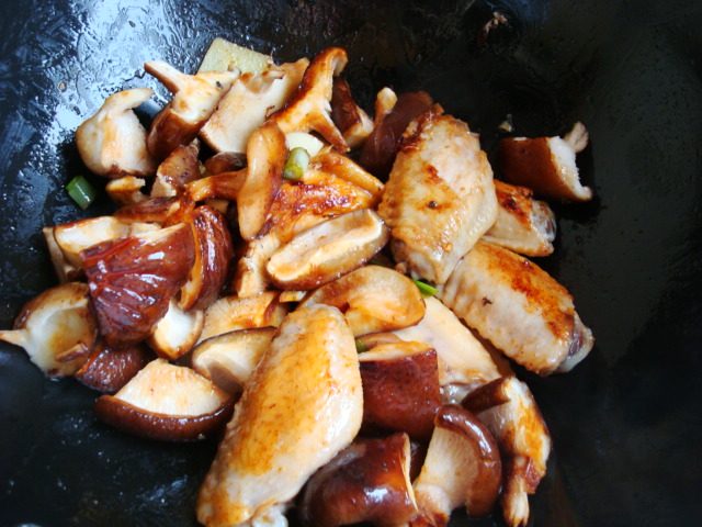 鸡翅炖香菇步骤6