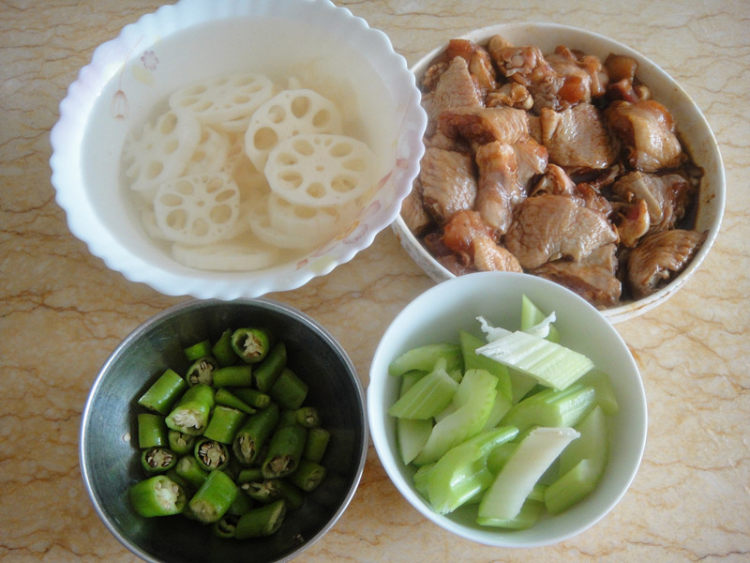 泡椒莲藕鸡翅步骤1