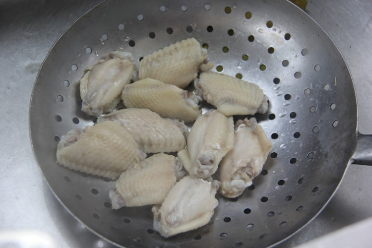 啤酒酱香鸡翅步骤3