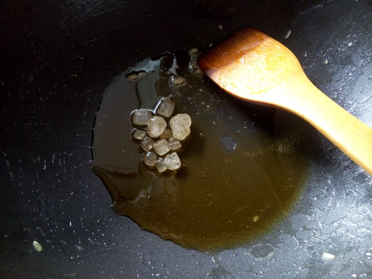苹果香菇炒鸡翅步骤6