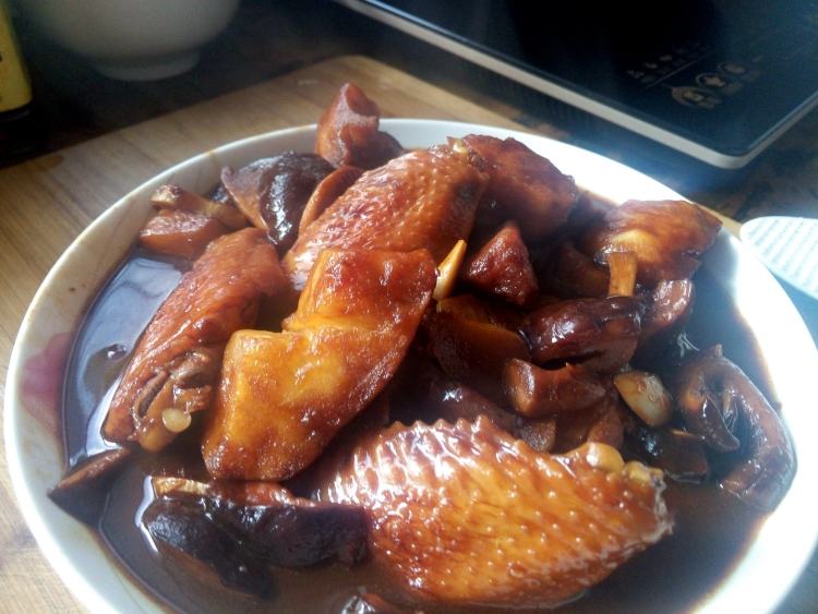 苹果香菇炒鸡翅步骤15