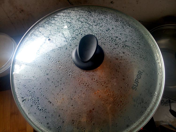 苹果香菇炒鸡翅步骤13