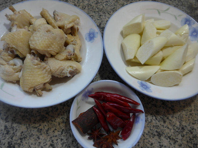 茭白烧鸡翅步骤1