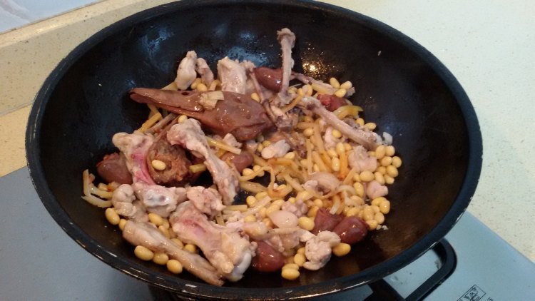 香辣黄豆炒卤味鸡丁步骤9