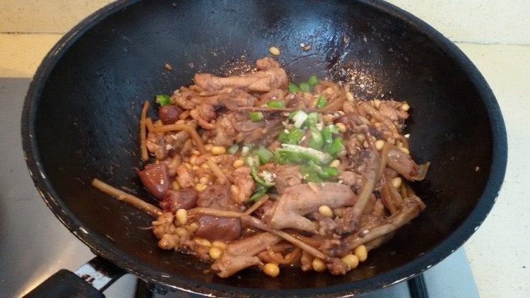 香辣黄豆炒卤味鸡丁步骤11