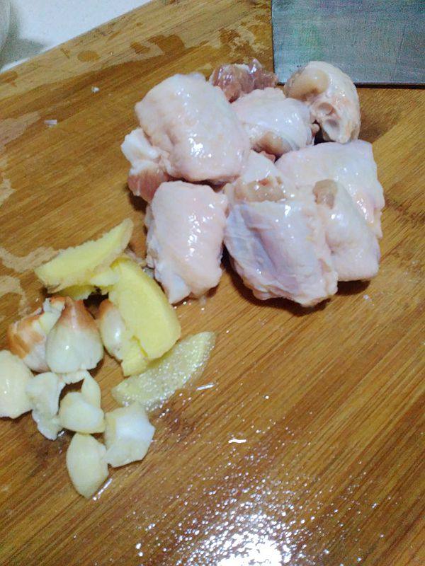 菠萝蜜核仁焖鸡翅步骤2