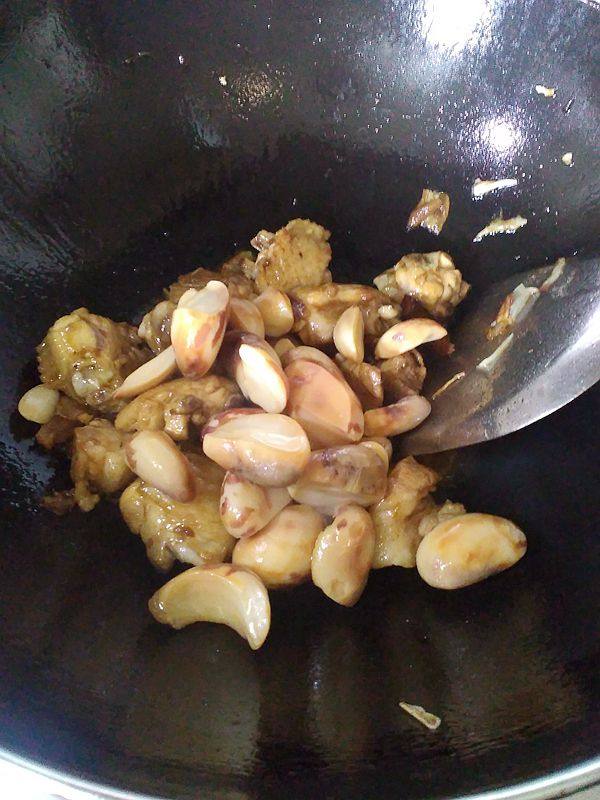菠萝蜜核仁焖鸡翅步骤7