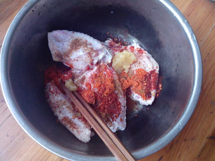 香烤鸡翅土豆步骤2