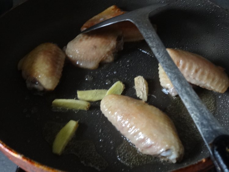 小土豆炖鸡翅步骤6