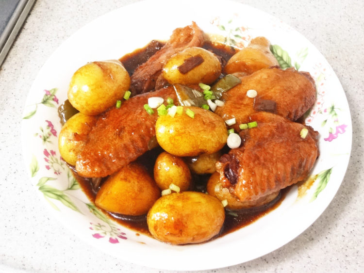 小土豆炖鸡翅步骤11