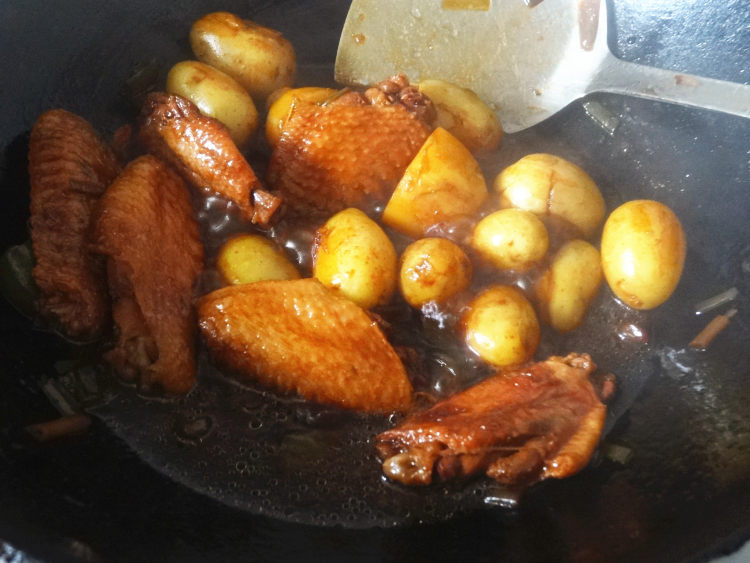 小土豆炖鸡翅步骤10