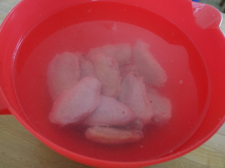 酱油鸡翅步骤1