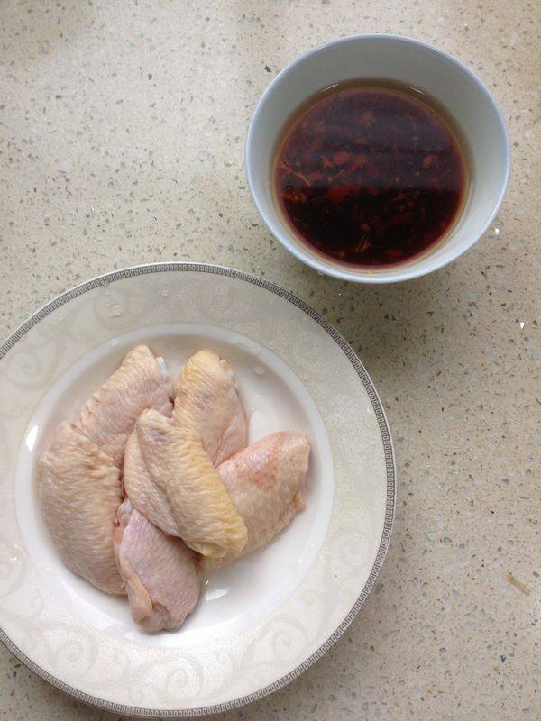 剁椒酱味鸡翅步骤1
