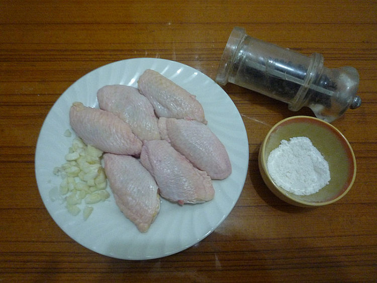 黑胡椒鸡翅步骤1