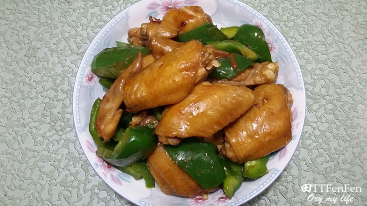 青椒炒鸡翅步骤8