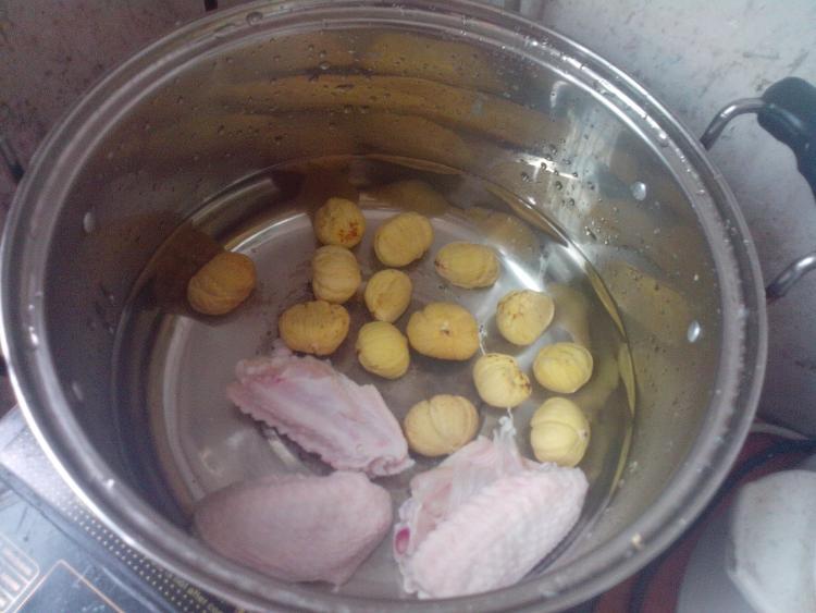 鸡翅煲板栗步骤5
