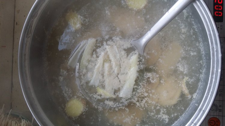 可乐菠萝汁鸡翅步骤2