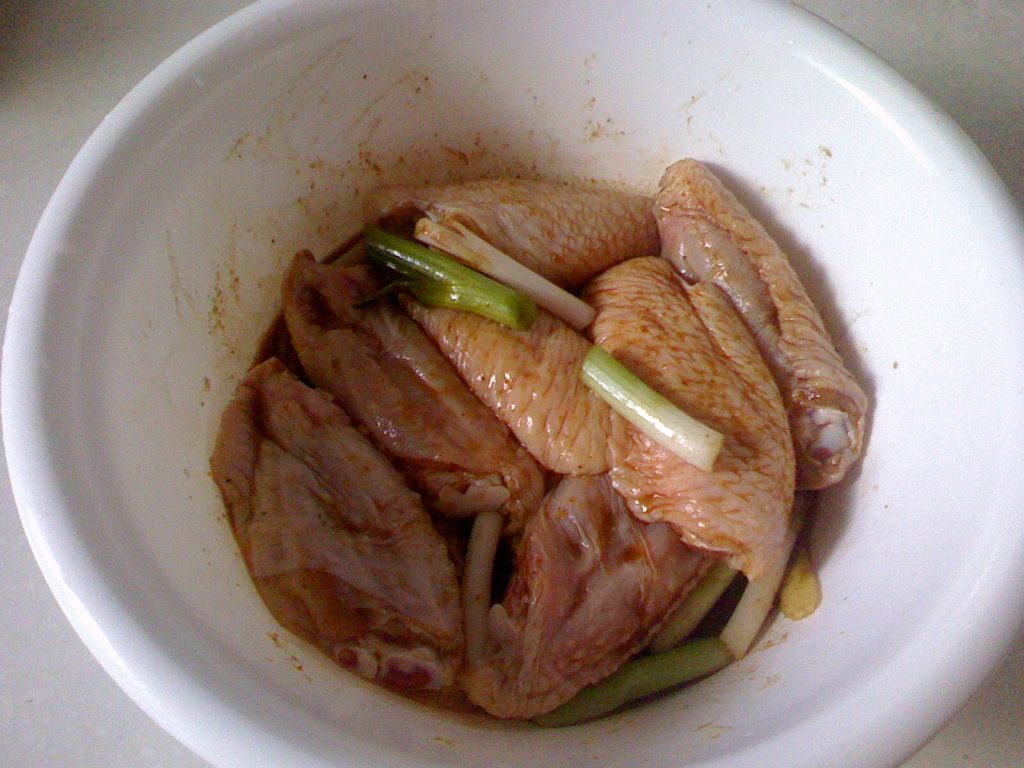 豆瓣酱焖鸡翅步骤2