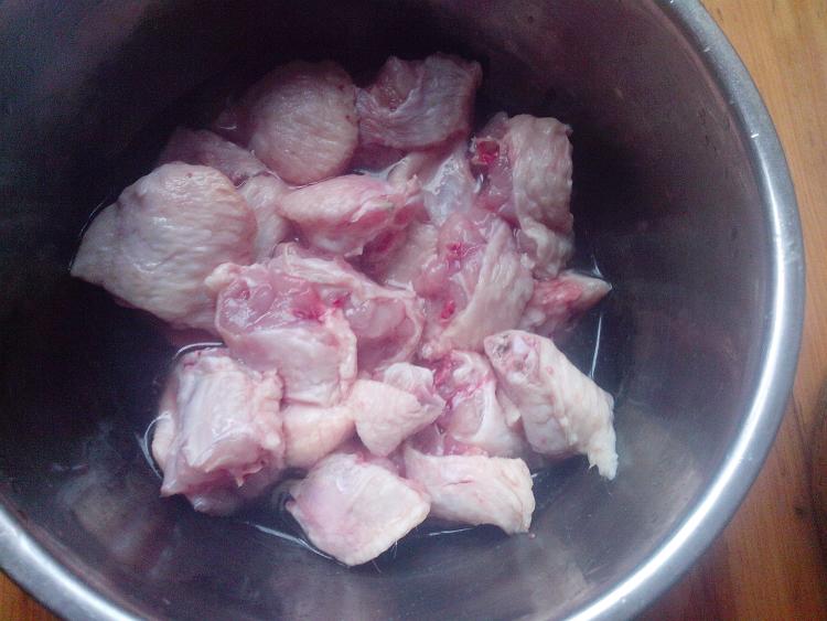 土豆萝卜烧鸡翅步骤2