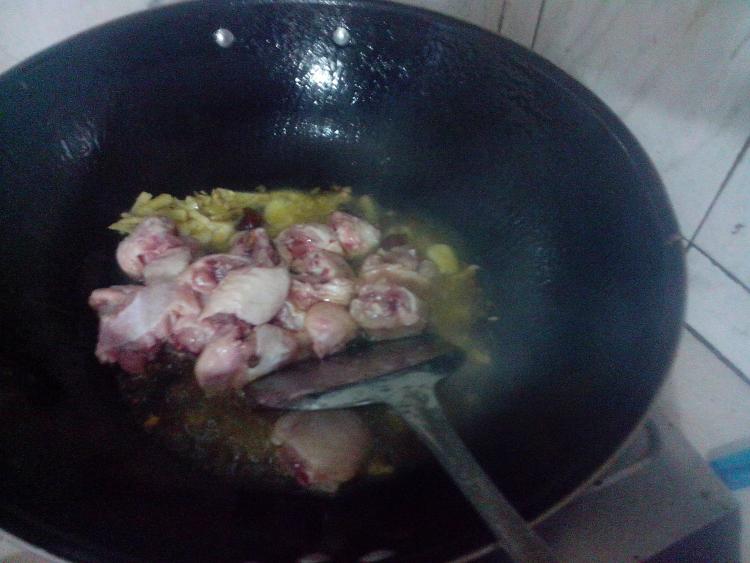 土豆萝卜烧鸡翅步骤6