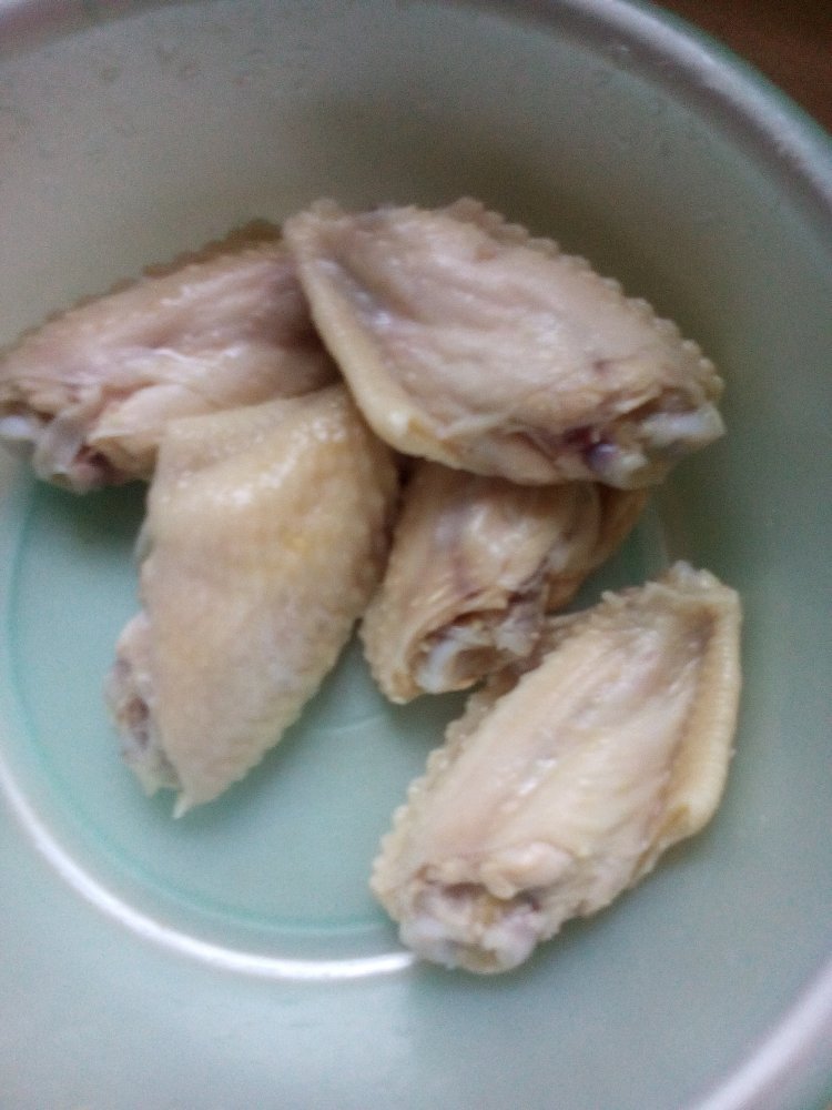 土豆香菇炖鸡翅步骤1