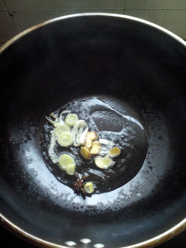 土豆香菇炖鸡翅步骤5