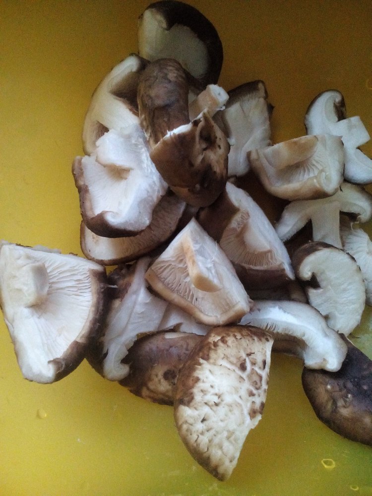 土豆香菇炖鸡翅步骤4