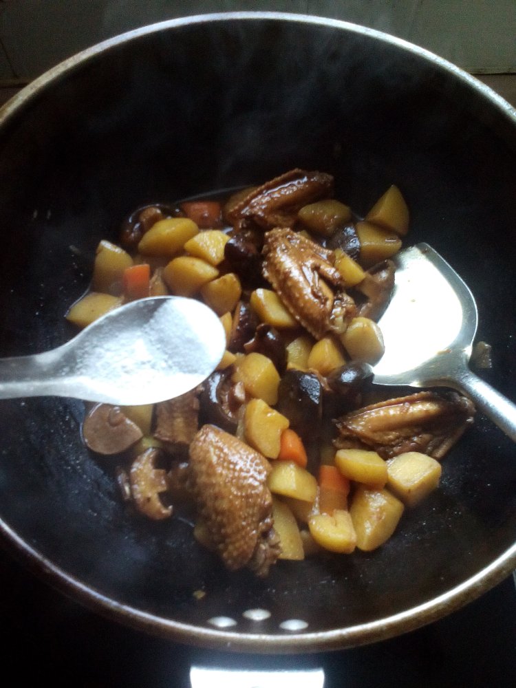 土豆香菇炖鸡翅步骤12