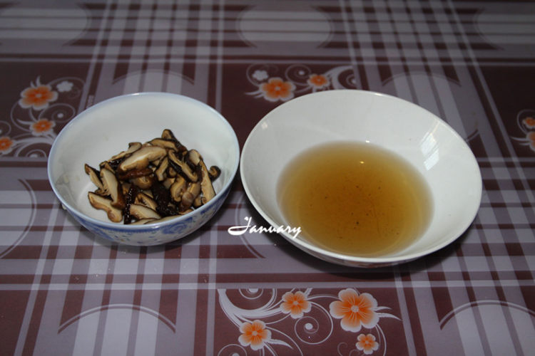 香菇麻油鸡米饭步骤3