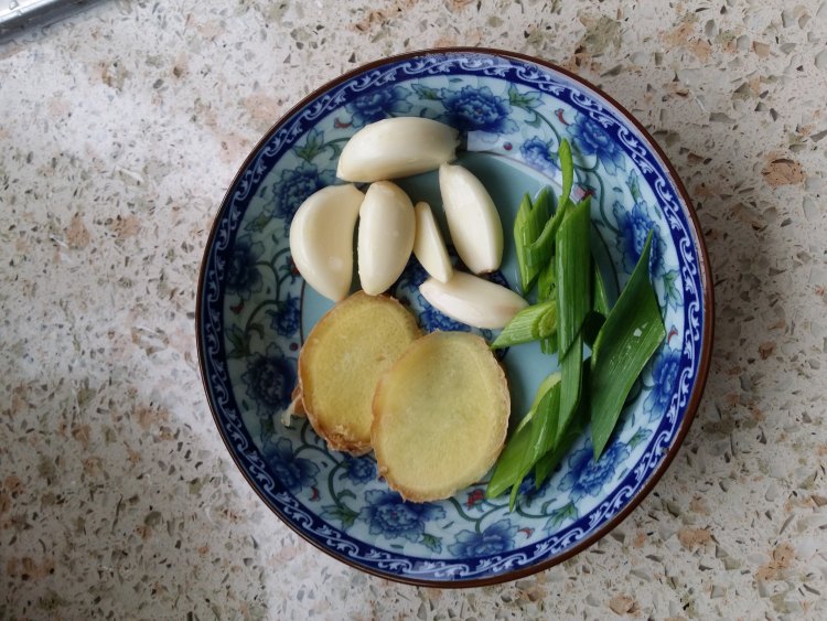 可乐酱鸡翅步骤2