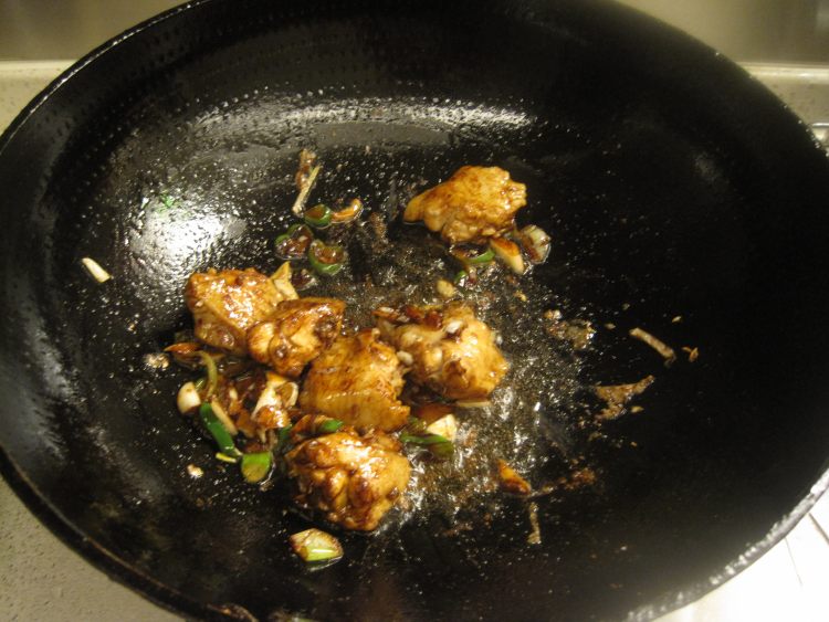 胡萝卜土豆鸡翅焖饭步骤5